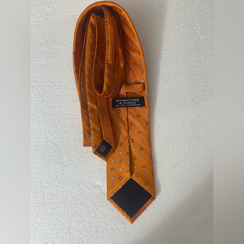 Roundtree & yorke Tie